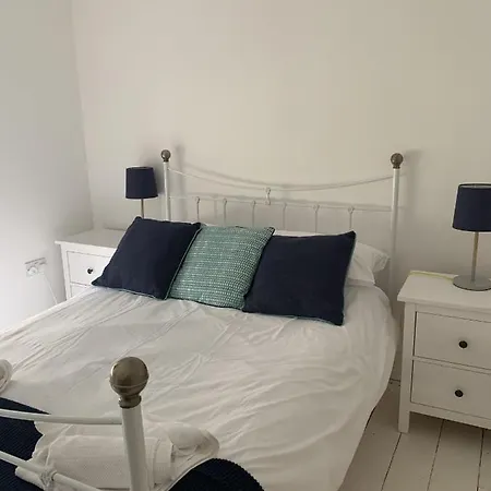 Hobbes Cottage, Pets Allowed Tenby Exterior photo