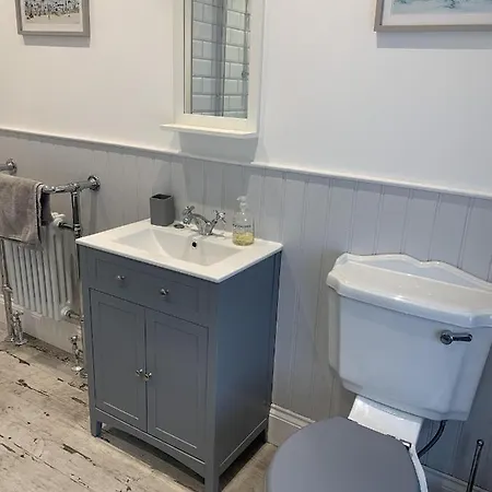 Hobbes Cottage, Pets Allowed Tenby Exterior photo