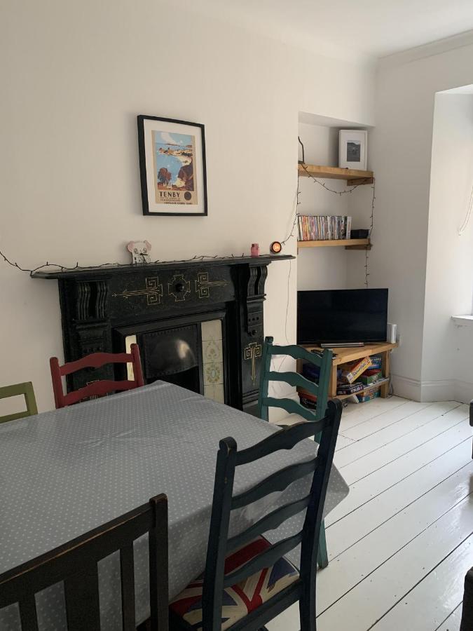 Hobbes Cottage, Pets Allowed Holiday home Tenby