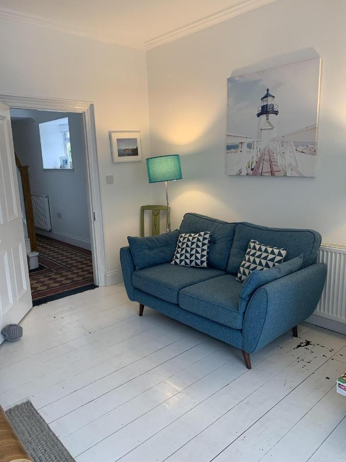 Hobbes Cottage, Pets Allowed * Tenby