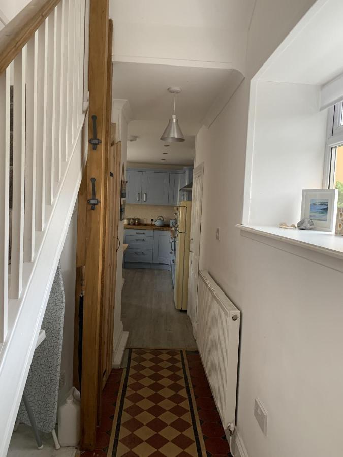 Hobbes Cottage, Pets Allowed * Tenby