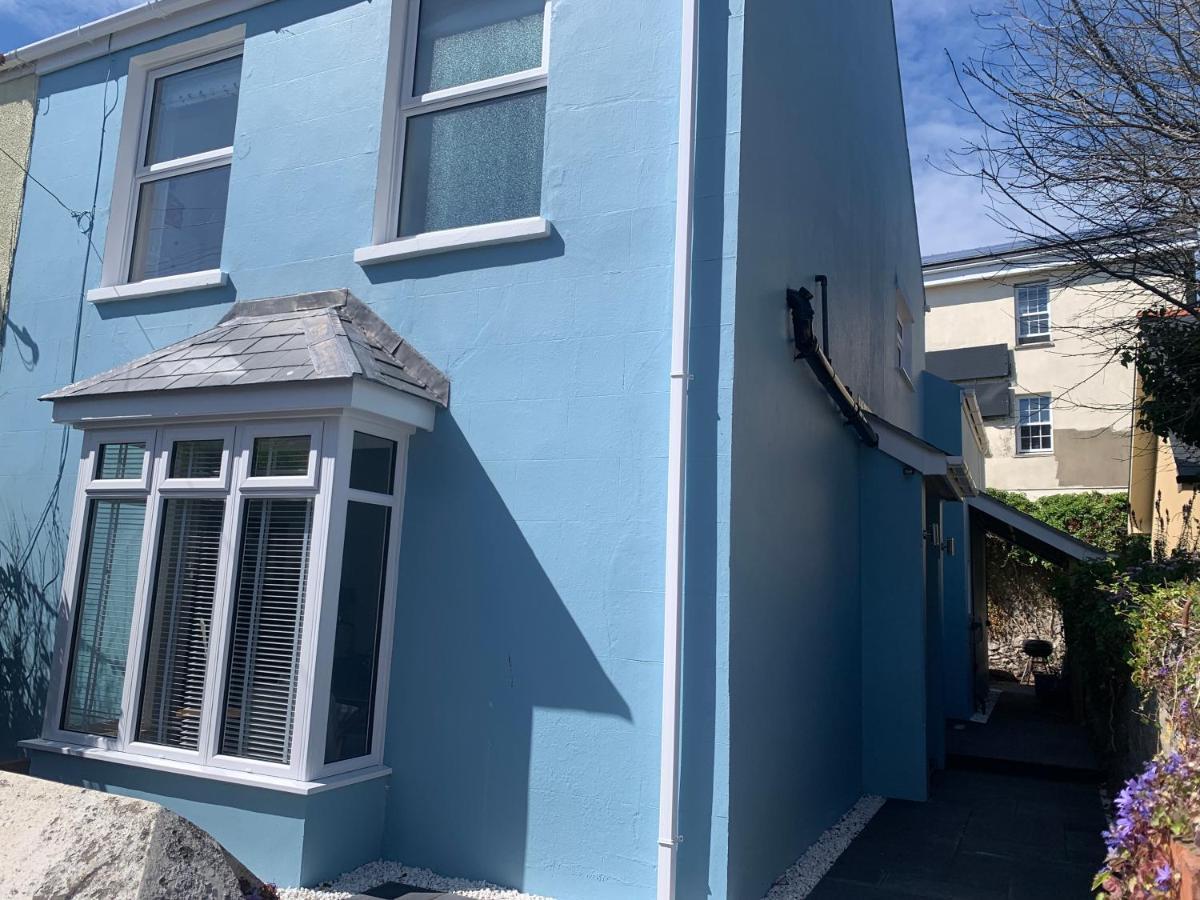 Hobbes Cottage, Pets Allowed Holiday home Tenby