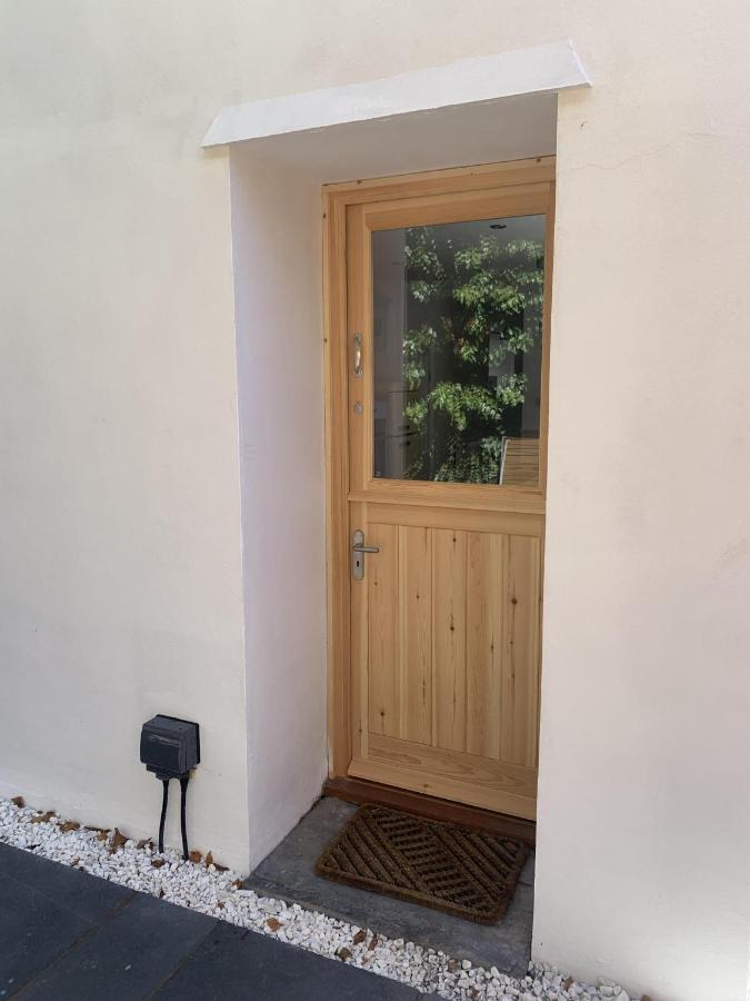 Hobbes Cottage, Pets Allowed Tenby