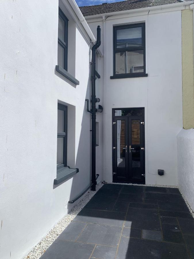 Hobbes Cottage, Pets Allowed Holiday home Tenby