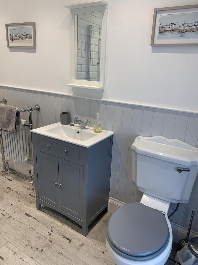 Hobbes Cottage, Pets Allowed * Tenby