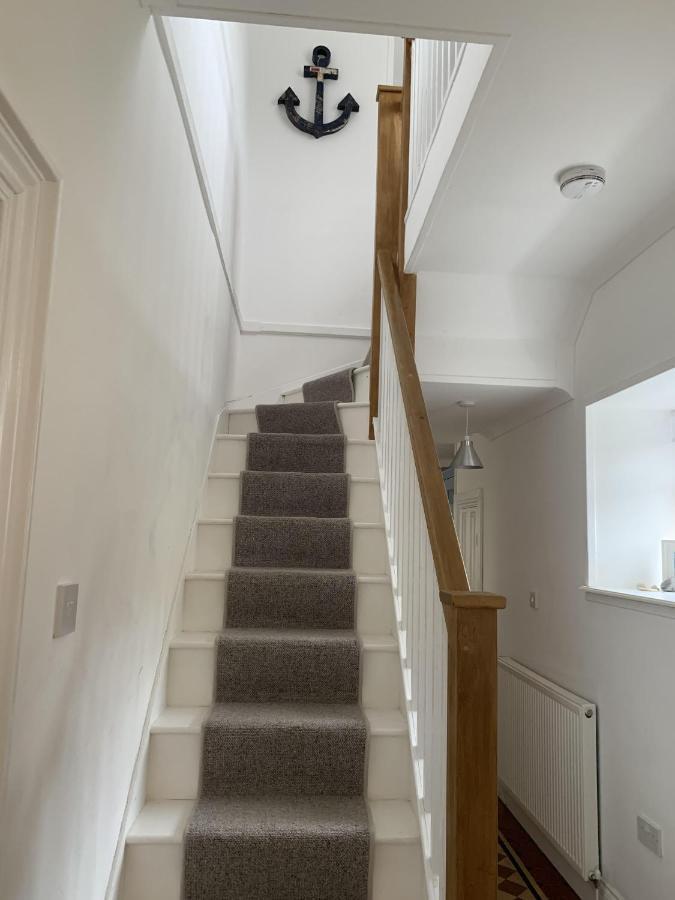 Hobbes Cottage, Pets Allowed Tenby